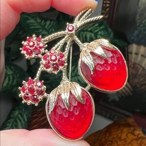 VTG 1960s Sarah Coventry Signed Rhinestone Strawberry Brooch Red Glass Moonglow